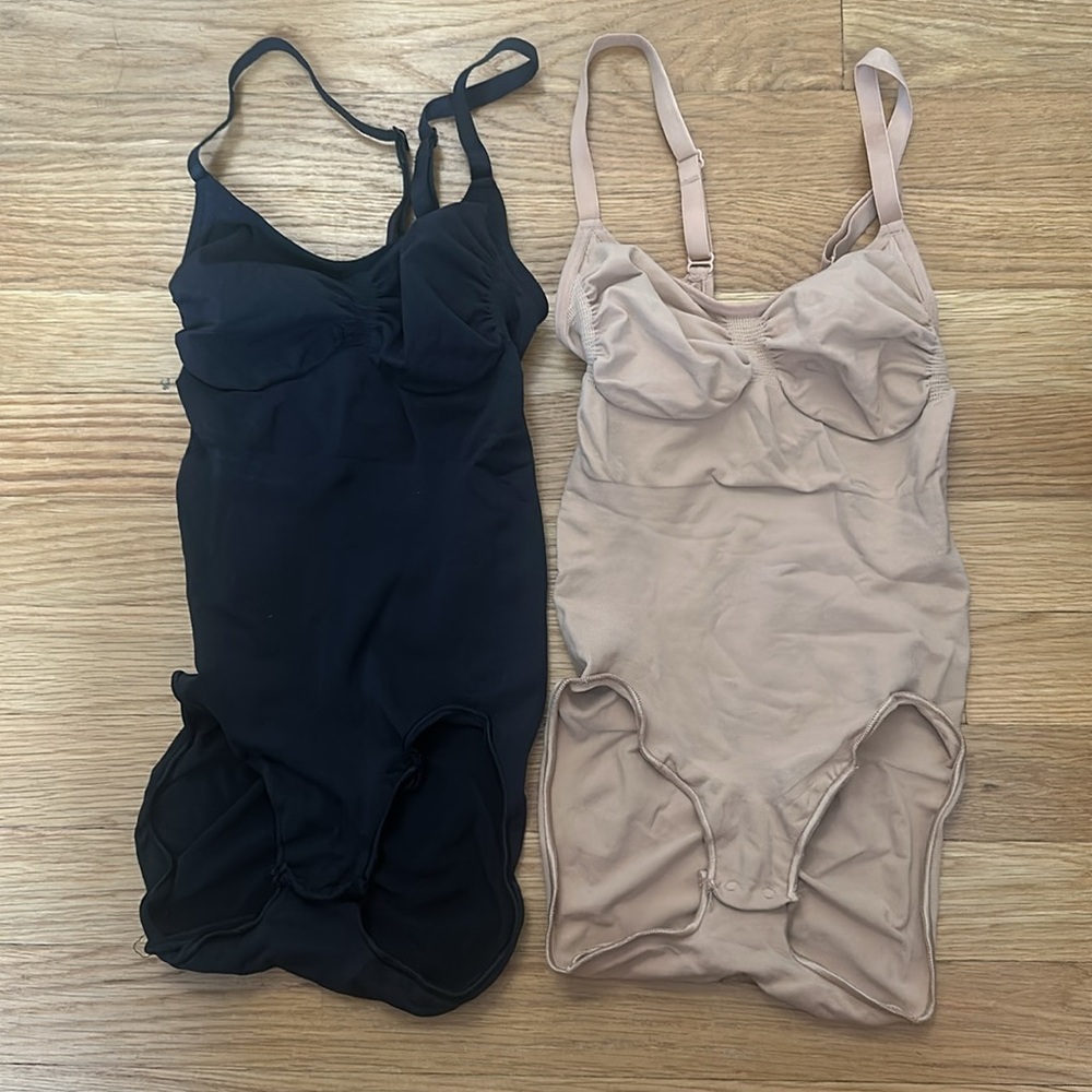 TWO PACK - SKIMS Seamless Sculpt Brief BodySuit in Clay and Onyx